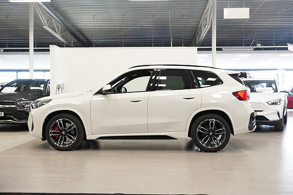 BMW X1 3 of 5