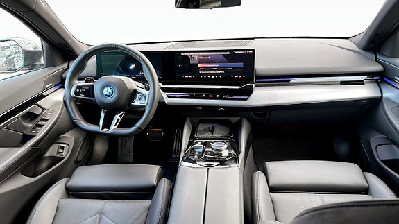 BMW 530e 4 of 5