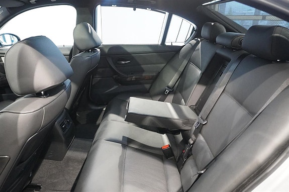 BMW 335i 10 of 19