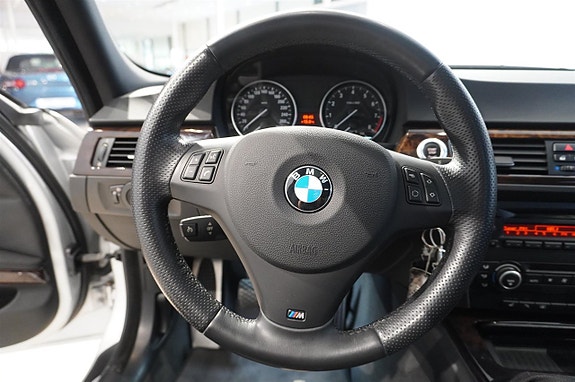 BMW 335i 15 of 19