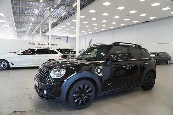 MINI Countryman SE 2 of 8