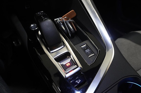Peugeot 3008 4 of 5