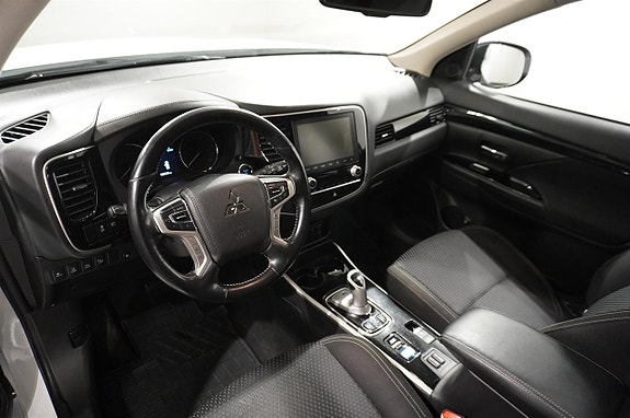 Mitsubishi Outlander 2 of 5