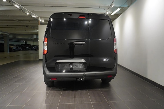 Ford Transit Courier 6 of 12