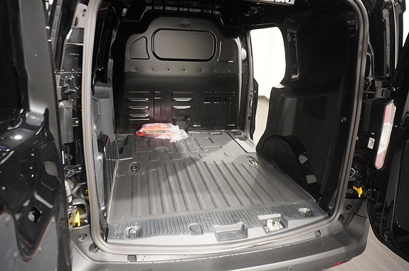 Ford Transit Courier 12 of 12