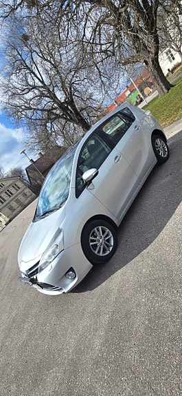 Toyota Verso 3 of 7