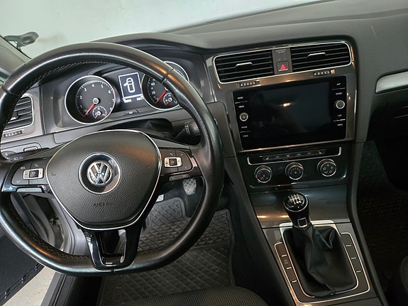 Volkswagen Golf VII 4 of 5