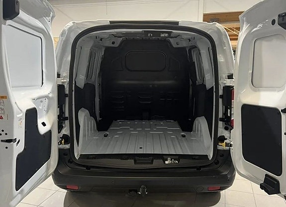 Ford Transit Courier 8 of 8