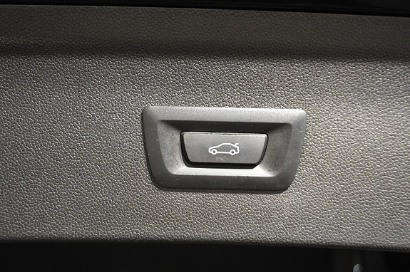 BMW iX 10 of 15