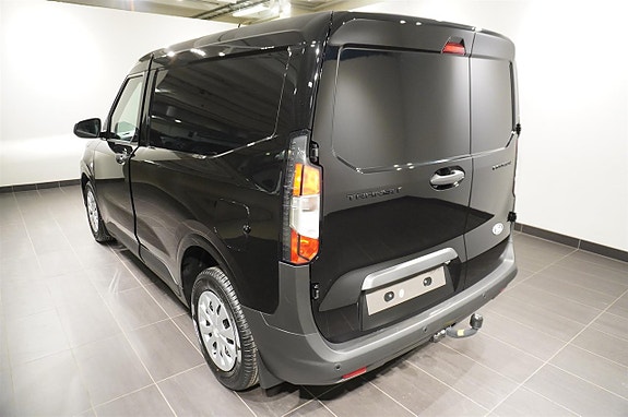 Ford Transit Courier 10 of 10