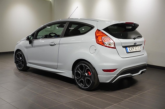 Ford Fiesta 4 of 5