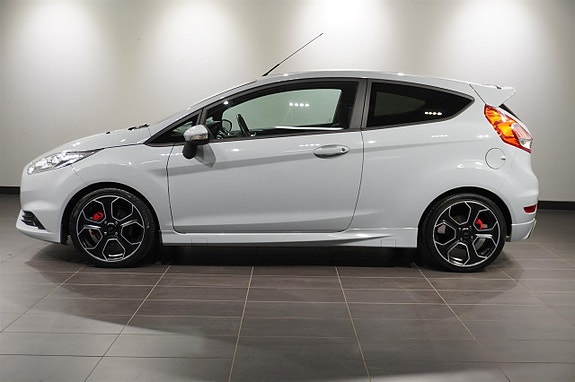 Ford Fiesta 3 of 5