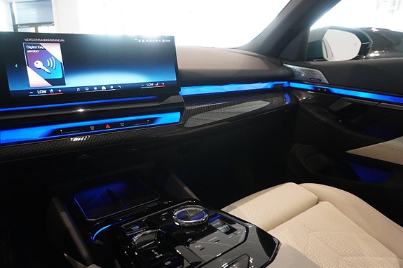 BMW i5 9 of 16