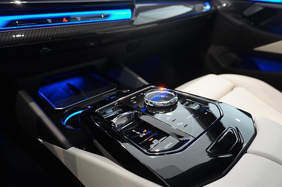 BMW i5 8 of 16