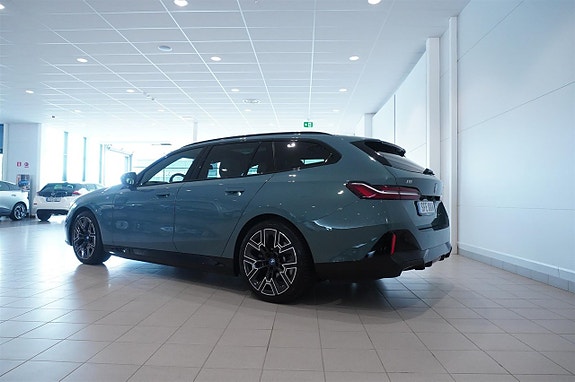 BMW i5 3 of 16