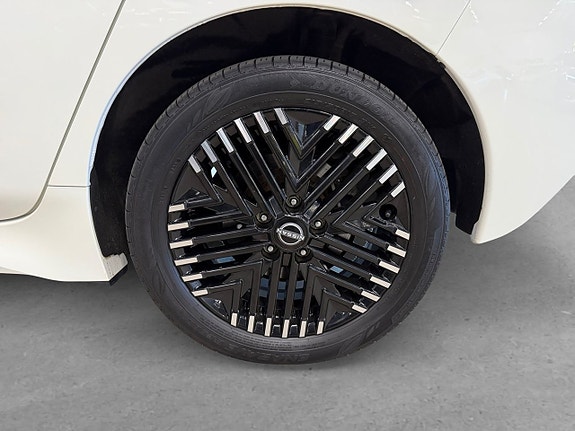Nissan Leaf 8 of 23