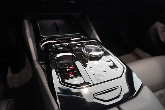 BMW i5 10 of 13