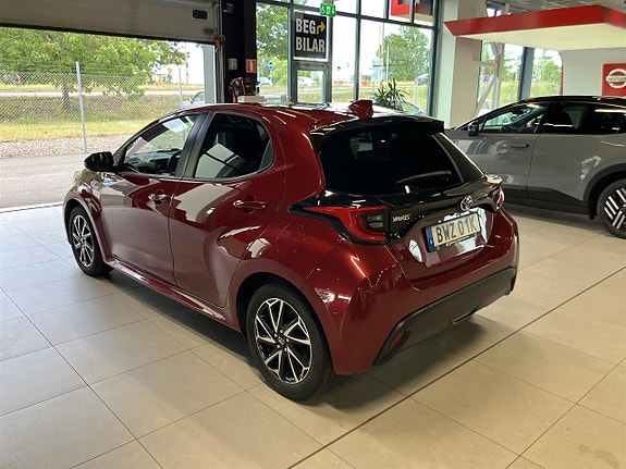 Toyota Yaris 3 of 5