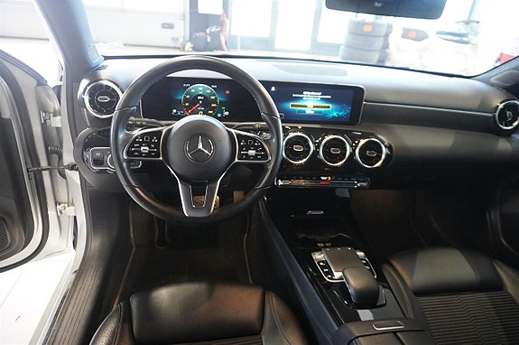 Mercedes-Benz A200 2 of 5
