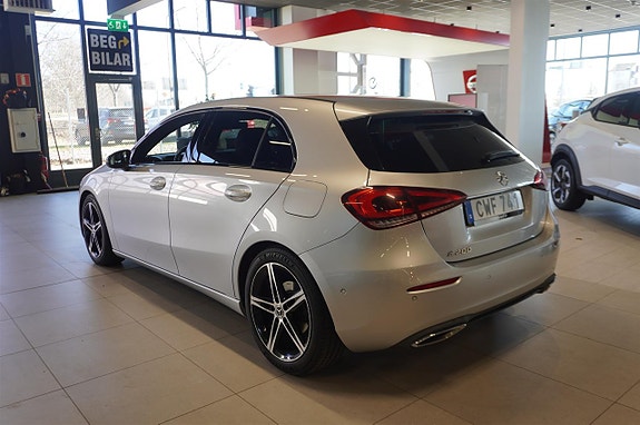 Mercedes-Benz A200 3 of 5