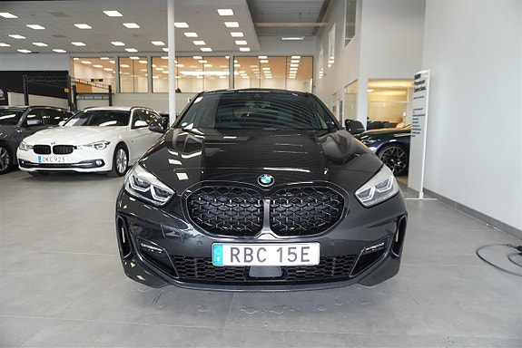 BMW 118i 2 of 8