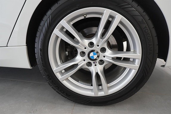 BMW 320i 10 of 10