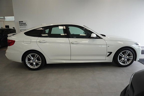 BMW 320i 3 of 10