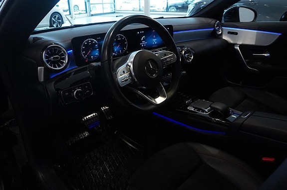 Mercedes-Benz CLA220 d 2 of 5