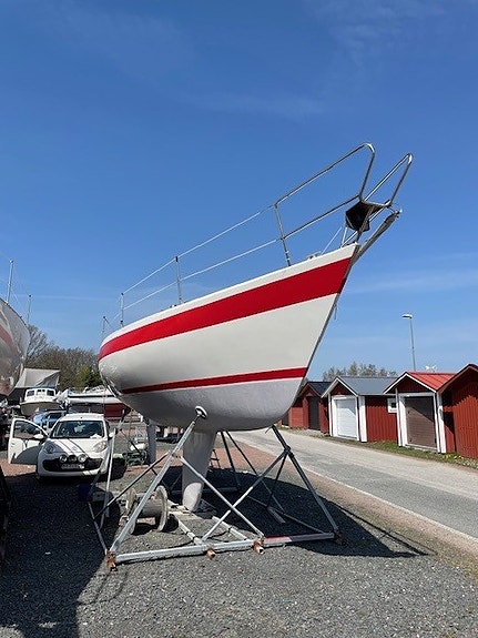 Välseglande och trygg Helmsman 31 – Klassisk halvtonnare i gott skick! 6 of 13