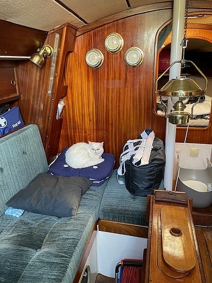 Välseglande och trygg Helmsman 31 – Klassisk halvtonnare i gott skick! 5 of 13