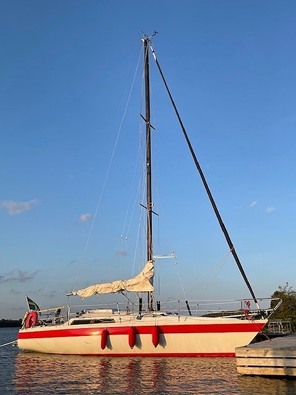 Välseglande och trygg Helmsman 31 – Klassisk halvtonnare i gott skick! 4 of 13