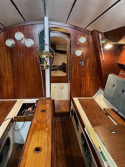 Välseglande och trygg Helmsman 31 – Klassisk halvtonnare i gott skick! 12 of 13
