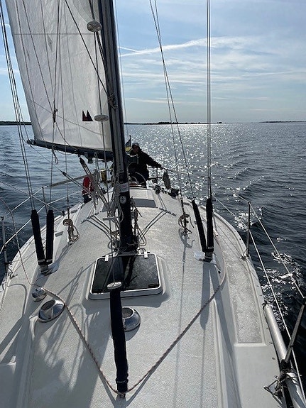 Välseglande och trygg Helmsman 31 – Klassisk halvtonnare i gott skick! 3 of 13