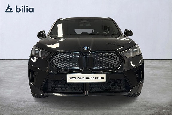 BMW iX2 5 of 18