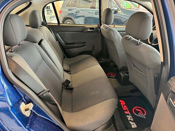 Opel Astra 13 of 18