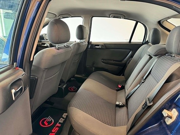 Opel Astra 12 of 18