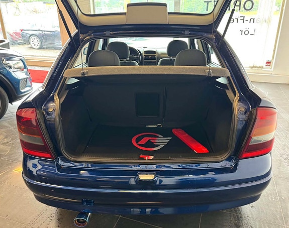 Opel Astra 18 of 18