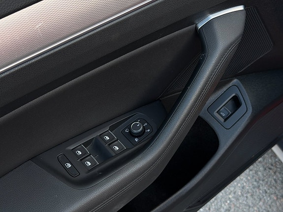 Volkswagen Passat Alltrack 15 of 27
