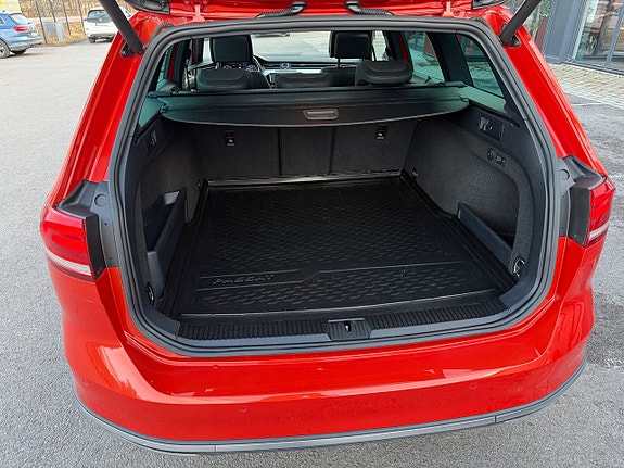 Volkswagen Passat Alltrack 8 of 27