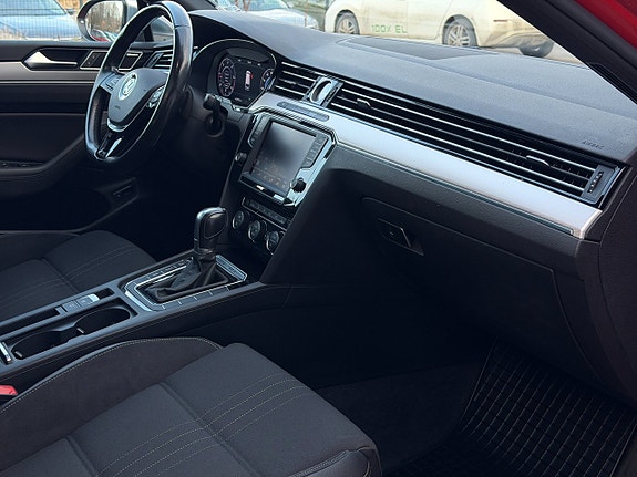 Volkswagen Passat Alltrack 18 of 27