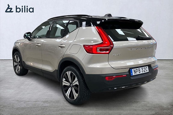 Volvo XC40 2 of 5