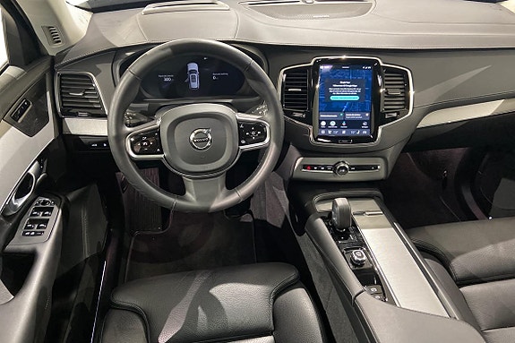 Volvo XC90 10 of 25