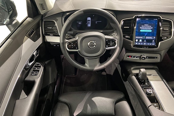 Volvo XC90 11 of 25