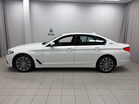 BMW 530e 2 of 5