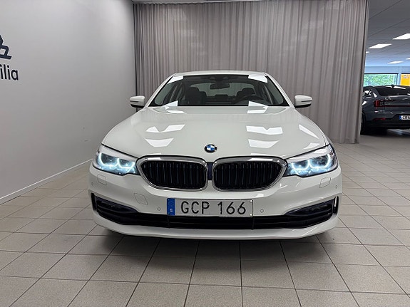 BMW 530e 4 of 5