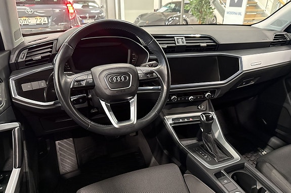 Audi Q3 9 of 26