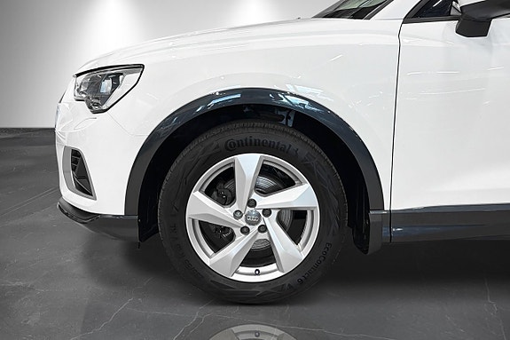 Audi Q3 2 of 26