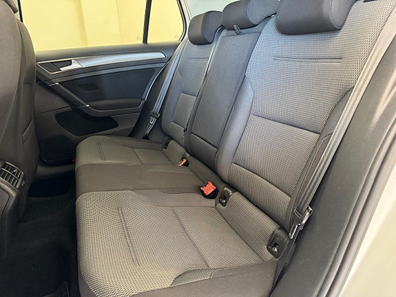 Volkswagen Golf VII 7 of 9