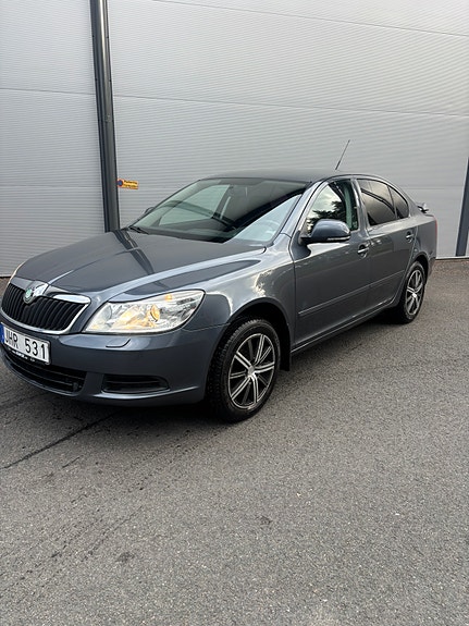 Skoda Octavia 2 of 5