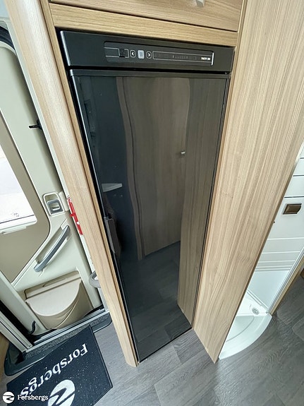 Adria Coral PLUS 670 DC / QUEENBED / ALDE / DRAGKROK 7 of 21